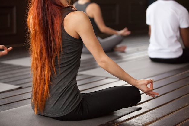 Free photo young woman with bright red long hair, easy seat pose