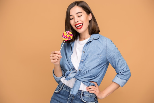 Free photo young woman with colorful lollipop