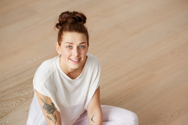 Free photo young woman with hair in bun