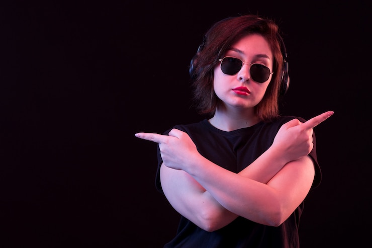 Free Photo young woman with sunglasses pointing out