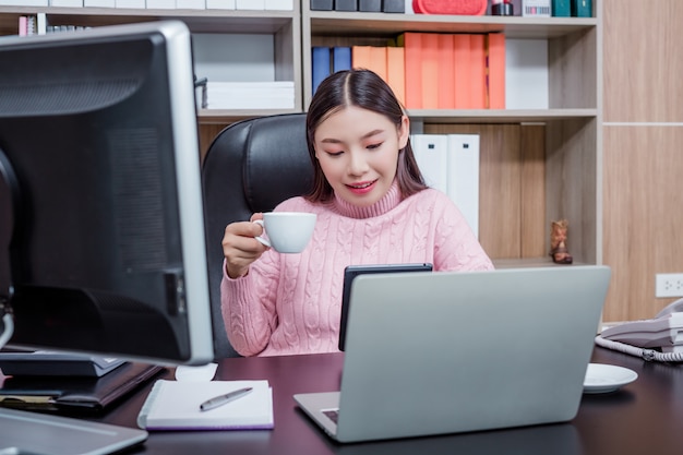 Young woman working office.