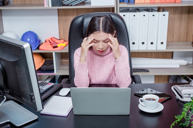 Young woman working office.