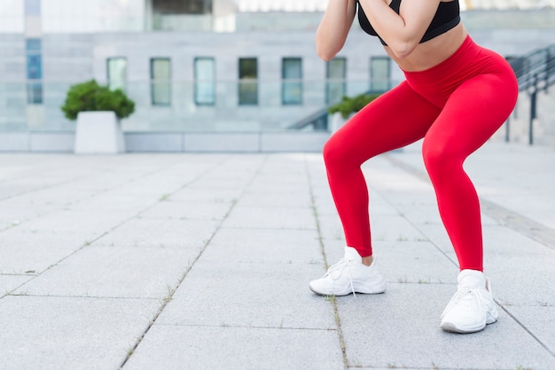 Free photo young woman working out at the street