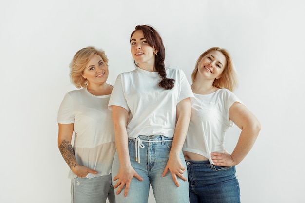 Young women in casual clothes having fun together – Free Stock Photos