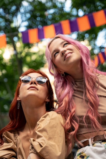 Free photo young women having fun in summertime