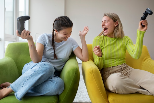 Free photo young women playing video games together