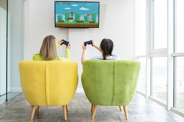 Free photo young women playing video games together