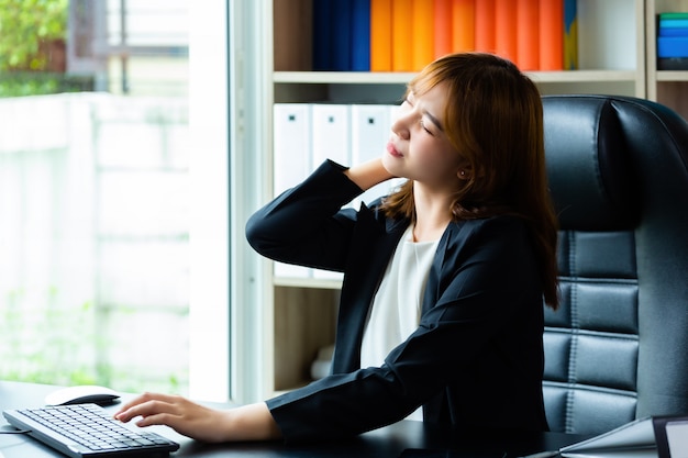 Free photo young working woman neck pain