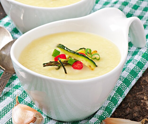 Zucchini cream soup  with garlic and chilli