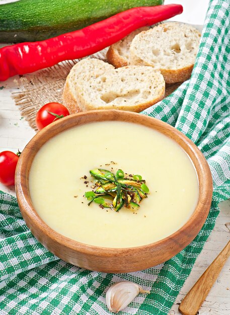 Zucchini cream soup  with garlic and chilli