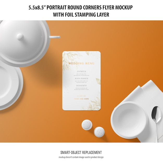 PSD gratuito 5,5 x 8,5 `` mockup di volantino verticale