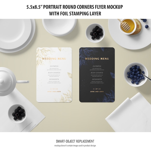 PSD gratuito 5,5 x 8,5 `` mockup di volantino verticale