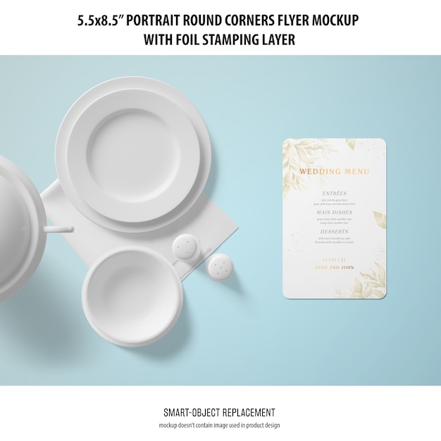 PSD gratuito 5,5 x 8,5 `` mockup di volantino verticale