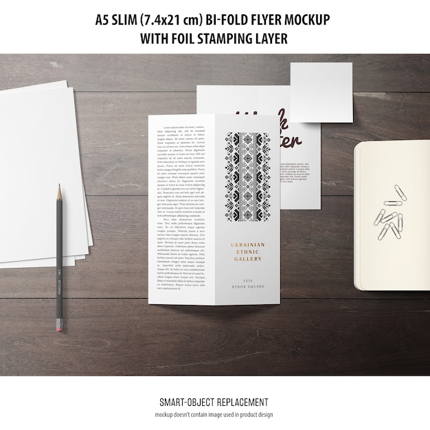 무료 PSD a5 slim bi-fold flyer 목업