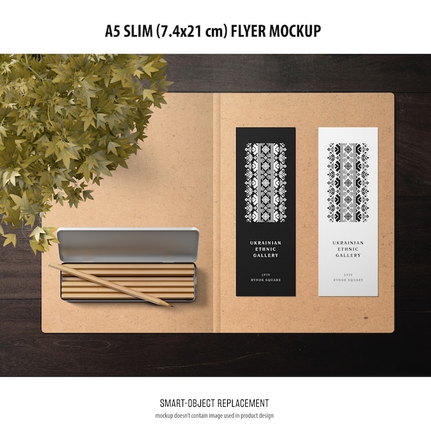 PSD gratuito a5 slim flyer mockup