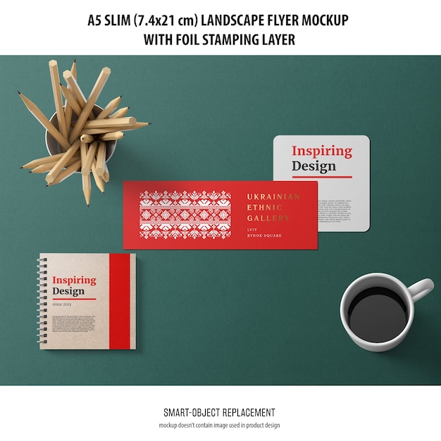 PSD gratuito a5 slim landscape flyer mockup