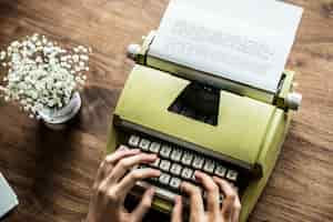 Free PSD aerial view a woman using a retro typewriter