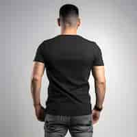 Free PSD back view of man in blank black t shirt on grey background