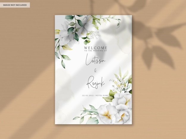 Bellissimo biglietto d'invito per matrimonio ad acquerello con foglie verdi e fiore bianco