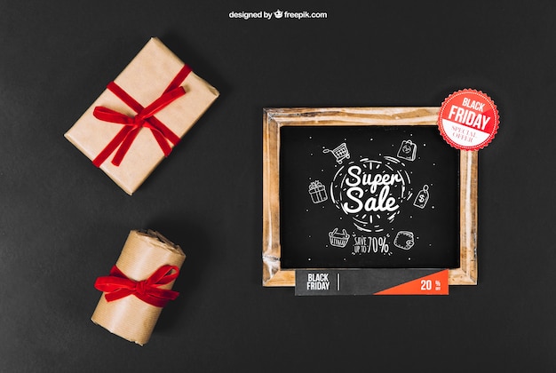 Бесплатный PSD Черная пятнистая макета с шиферными и подарочными коробками
