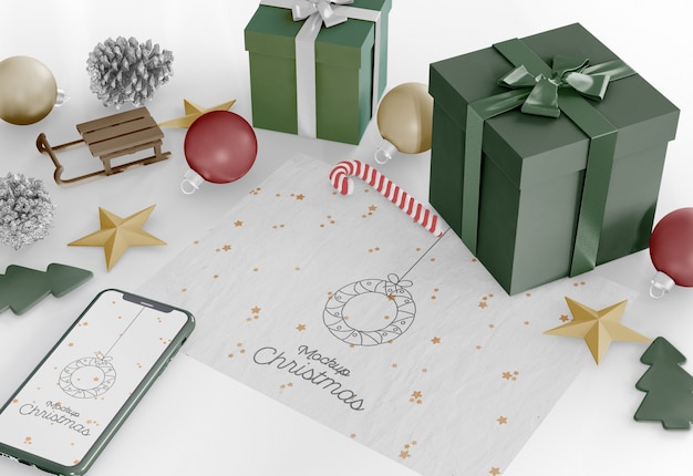 PSD gratuito cartolina di natale con ornamenti mockup