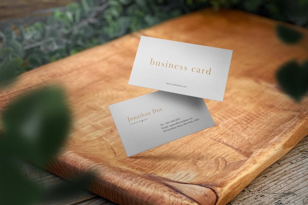 Clean minimal business card mockup on wooden plate Free Psd