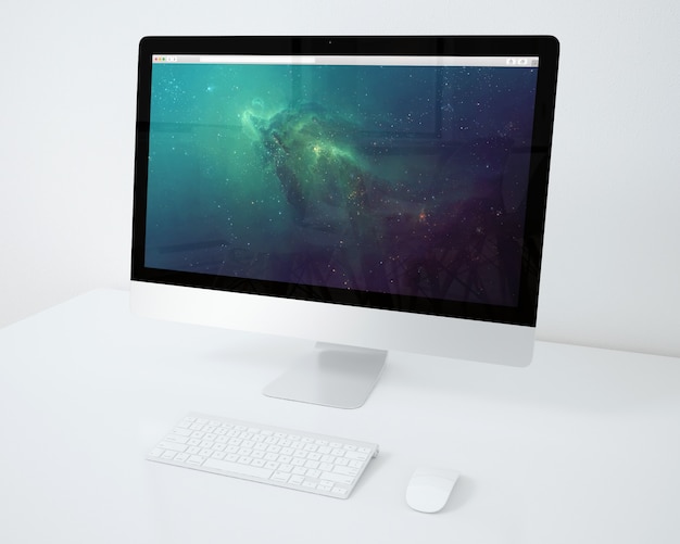 Free PSD computer on white desktop mock up