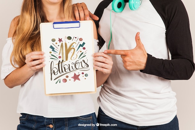 Free PSD couple holding clipboard