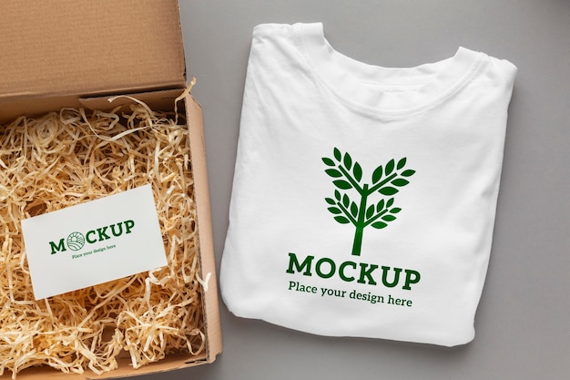 Mockup di imballaggio per t-shirt ecologica