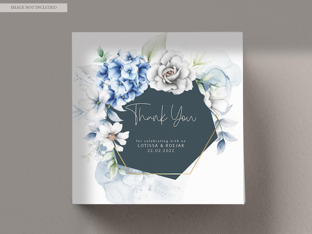 PSD gratuito elegante biglietto d'invito per matrimonio con una bellissima composizione floreale grigia e blu