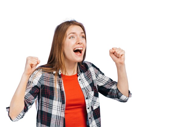 表現力のある女性がジェスチャーをしている