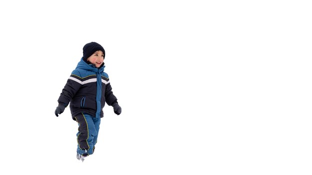 雪の中を歩くフルショットの子供