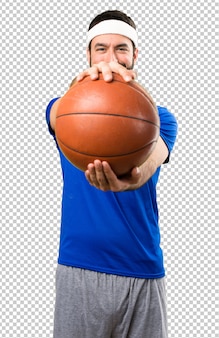バスケットボールのボールを持つ面白いスポーツマン プレミアムpsdファイル バスケットボールのボールを持つ面白いスポーツマン プレミアムpsdファイル