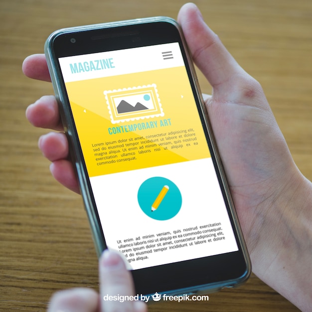 PSD gratuito mano che tiene smartphone