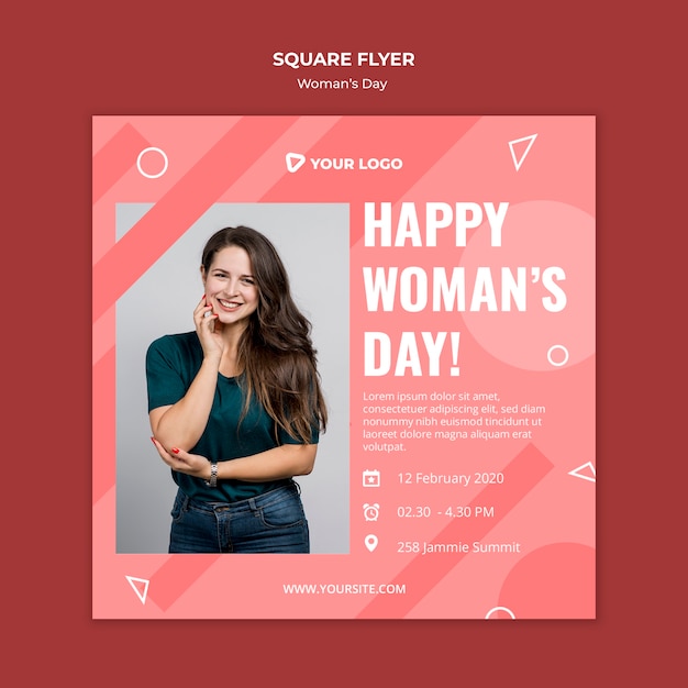 Бесплатный PSD Счастливый женский квадратный флаер шаблон