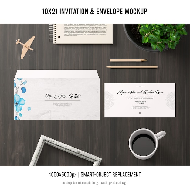 PSD gratuito invito e busta mockup