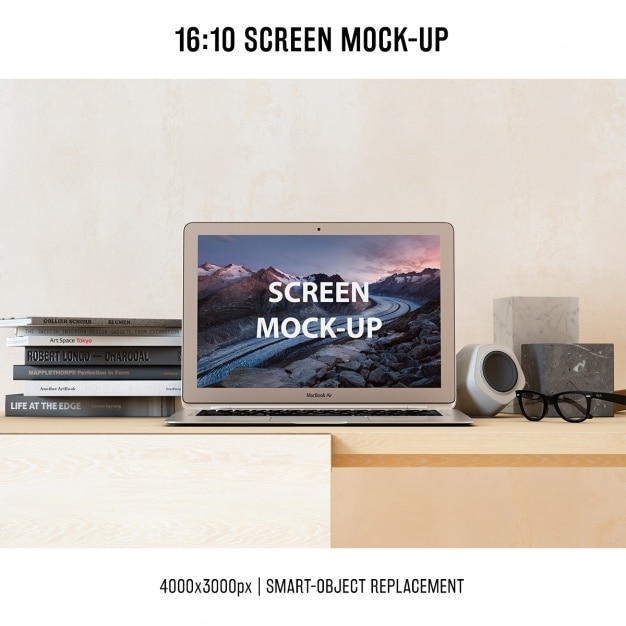 Free PSD laptop mock up design