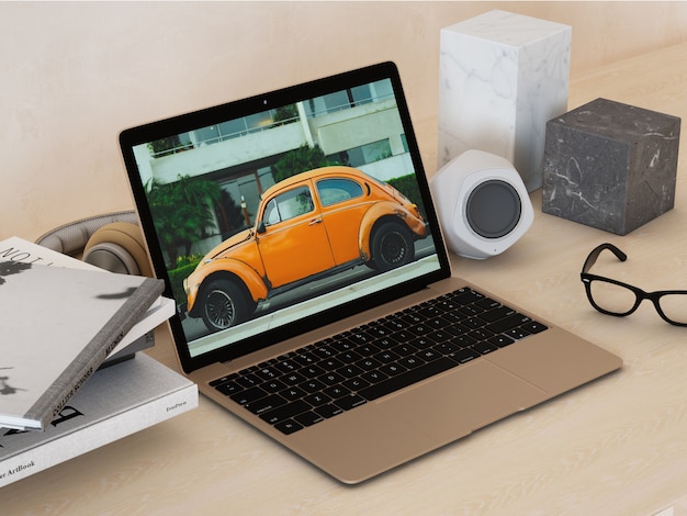 Бесплатный PSD Ноутбук на рабочем столе макет