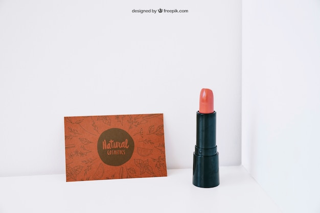 PSD gratuito rossetto e mockup di carte