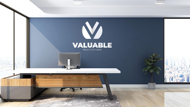 Роскошный знак макета логотипа в приемной в помещении офиса с синей стеной
