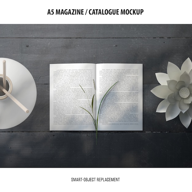 PSD gratuito mockup catalogo rivista