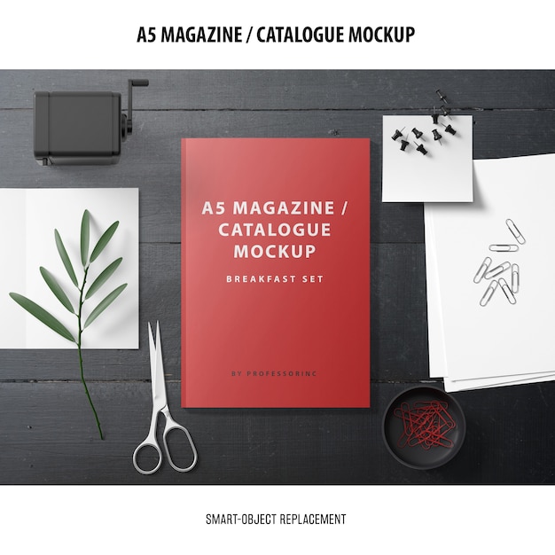 Magazine catalogue mockup – Free PSD download for PSD