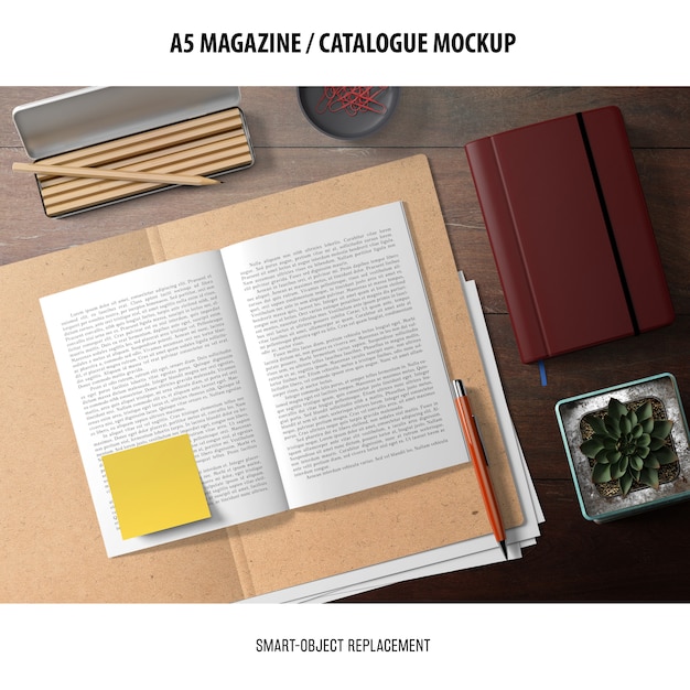 PSD gratuito mockup catalogo rivista