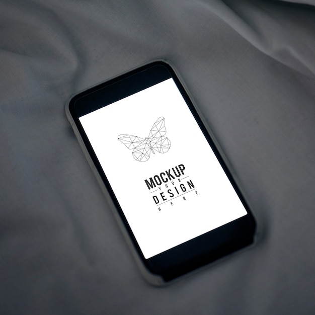 PSD gratuito mockup di schermo del telefono cellulare sulla superficie del foglio