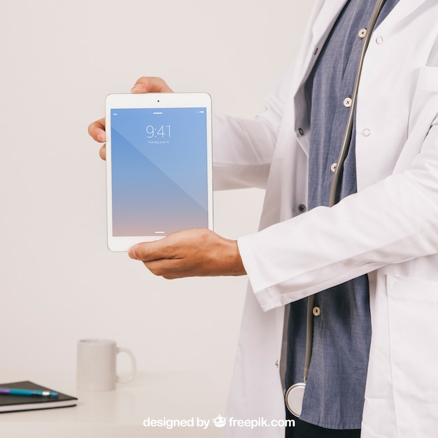 Mock up design with doctor, office desk and tablet – Free PSD download