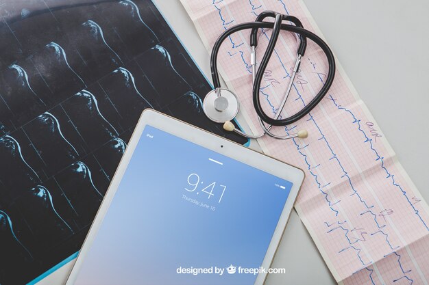 의료 기기 및 태블릿 화면으로 조롱