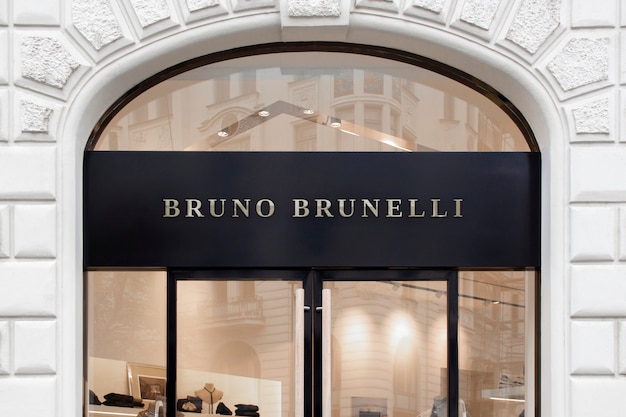 Download Free PSD | Logo mockup on facade or storefront