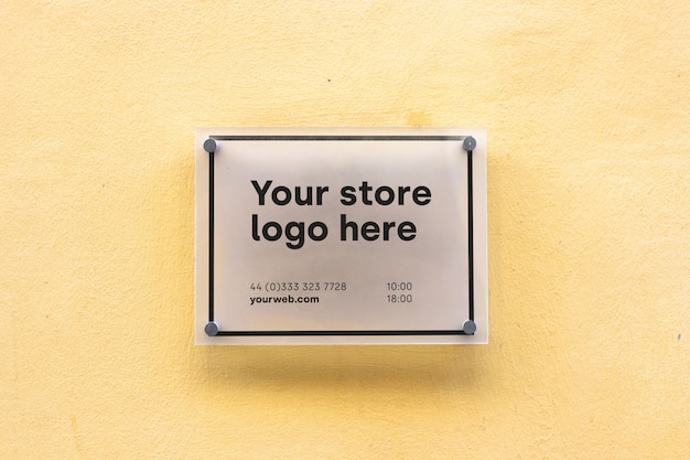 Бесплатный PSD Знак макета возле магазина
