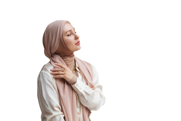 無料PSD ヒジャブを着ている女性の肖像画
