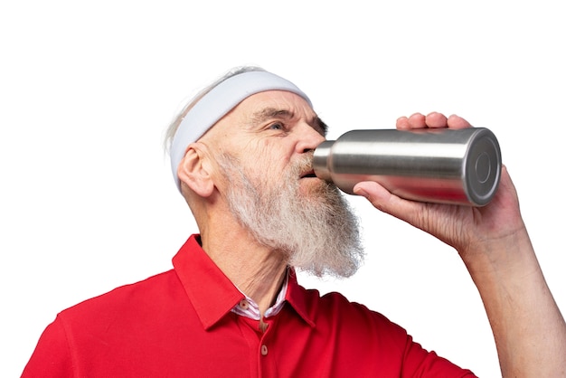 PSD gratuito ritratto di uomo anziano con bottiglia d'acqua metallica